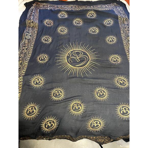 Black "OM" Symbol Meditation Tapestry/Sarong W/ Gold Screen Printed Detail Yoga - Picture 1 of 10